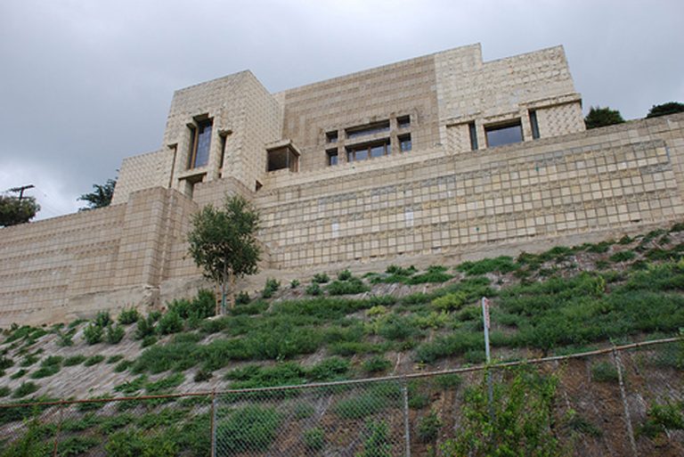 The Blade Runner Mansion: The Story Of Frank Lloyd Wright’s Ennis House ...